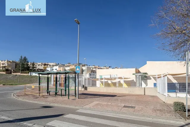 Parcela exclusiva con estructura de Chalet independiente y piscina en Urb. El Montecillo, Las Gabias — 35