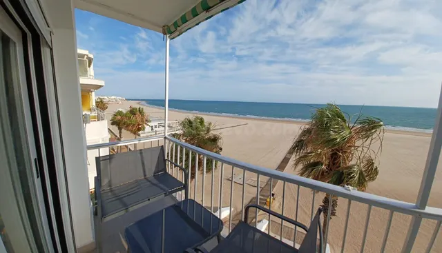GRAN APARTAMENTO EN PRIMERA LINEA DE PLAYA EN ALQUILER ESCOL - foto 3