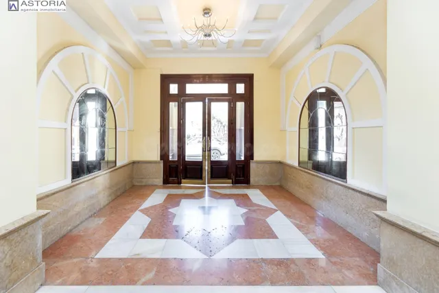 Gran vivienda en Plaza Los Campos - 7 habitaciones
