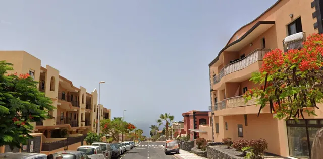 Adeje-Galeon. Plaza garaje con muy buena accesibilidad — 2