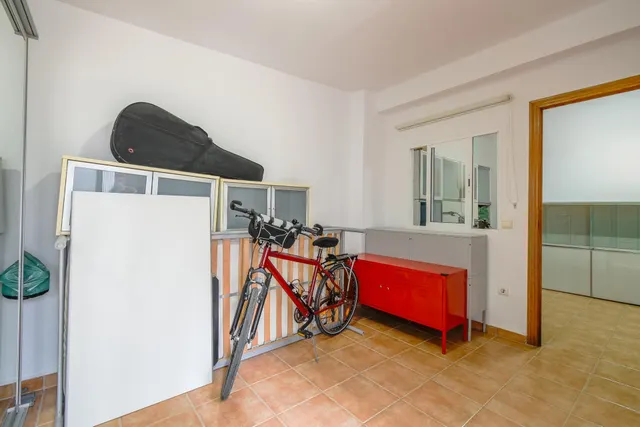 BAJO CON DISTRIBUCIÓN DE VIVIENDA Y PATIO EN GRAU DE VALENCIA — 25