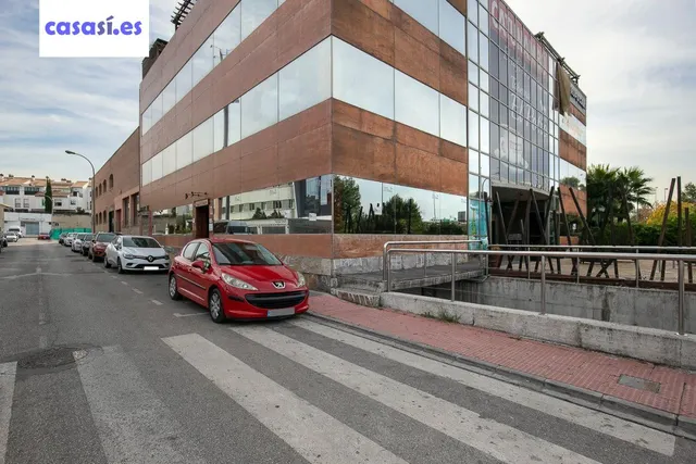 Espectacular edificio a las puertas de Granada — 36