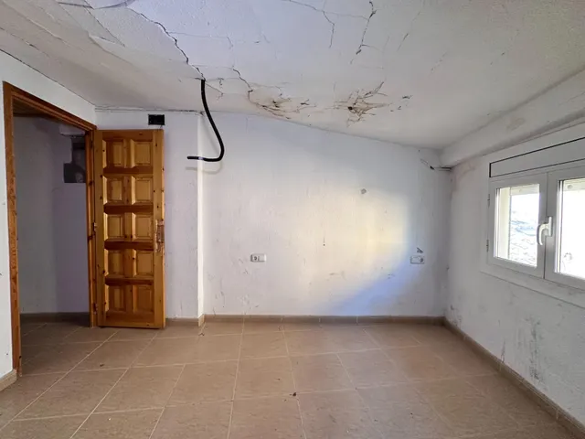 SE VENDE CASA ADOSADA EN BERGA — 34