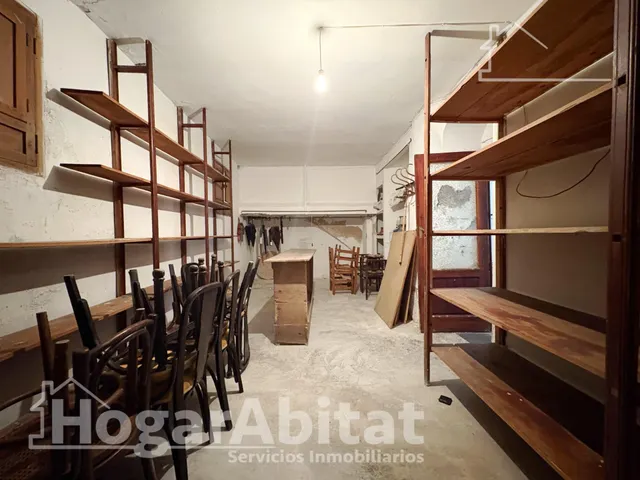 Espaciosa casa con local comercial y garaje en el centro — 25