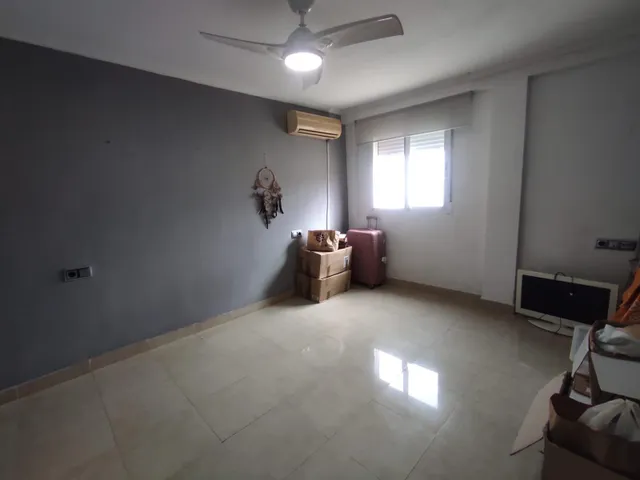 Se vende piso de 2 habitaciones con balcón y ascensor — 27