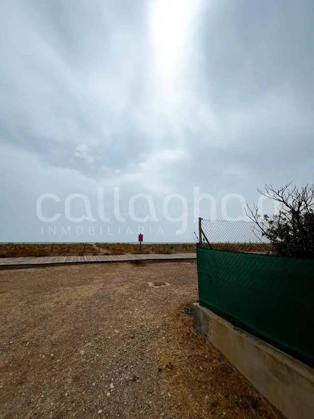 Parcela exclusiva en primera línea de Playa Casablanca - foto 5