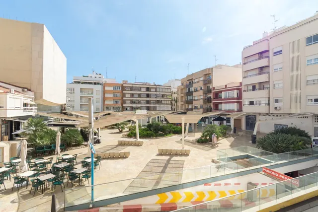Apartamento totalmente reformado a estrenar frente a la Plaza del Teatro de Torrevieja — 3