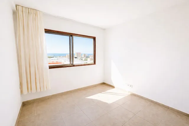 Acogedor apartamento con terraza y vistas al mar en Playa de las Américas — 10