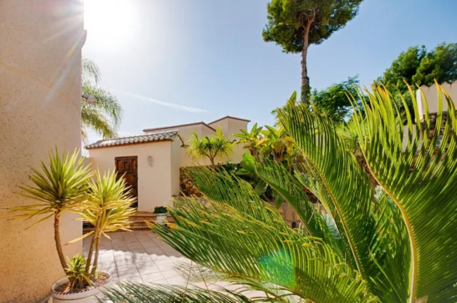 MAJESTUOSA VILLA CON VISTAS AL MAR, CERCA DE LA PLAYA DE LA FUSTERA, BENISSA — 31