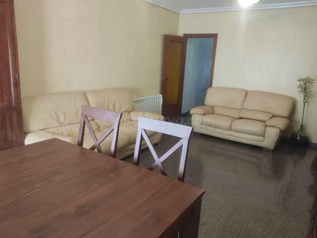 VIVIENDA DE 4 DORMITORIO Y AMPLIO PATIO EN CALLE ANICETO COL - foto 5