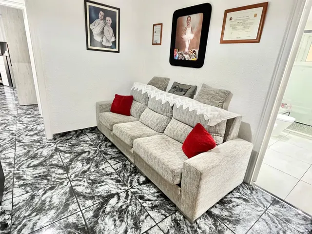 Amplio y Luminoso Piso en Can Rull, Sabadell por solo €329.000 — 13