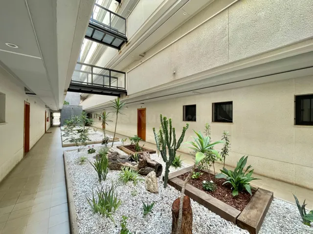Planta baja de 2 dormitorios con amplio jardín privado, piscina y plaza de garaje — 19