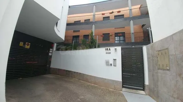 Plaza de garaje en el centro de Lucena (Córdoba) - foto 3
