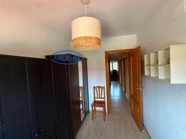 Bungalow de 260 m2 con jardín, buhardilla y garaje en urbanización con piscina en Ciudad Jardín, Alicante — 21