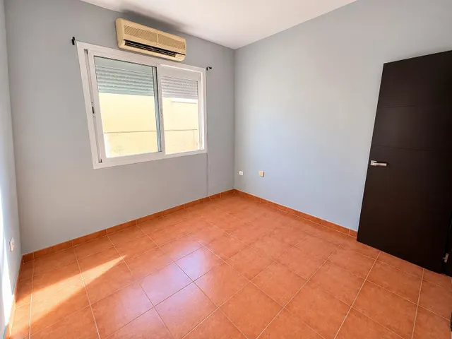 Piso 4 habitaciones 136m² en venta - Arco norte - Avda España — 25
