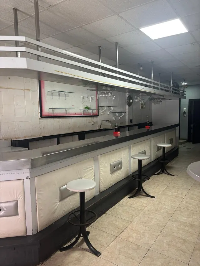 ¡OPORTUNIDAD! Se vende local comercial de 50 m2 cerca del Hospital de Valdecilla — 3