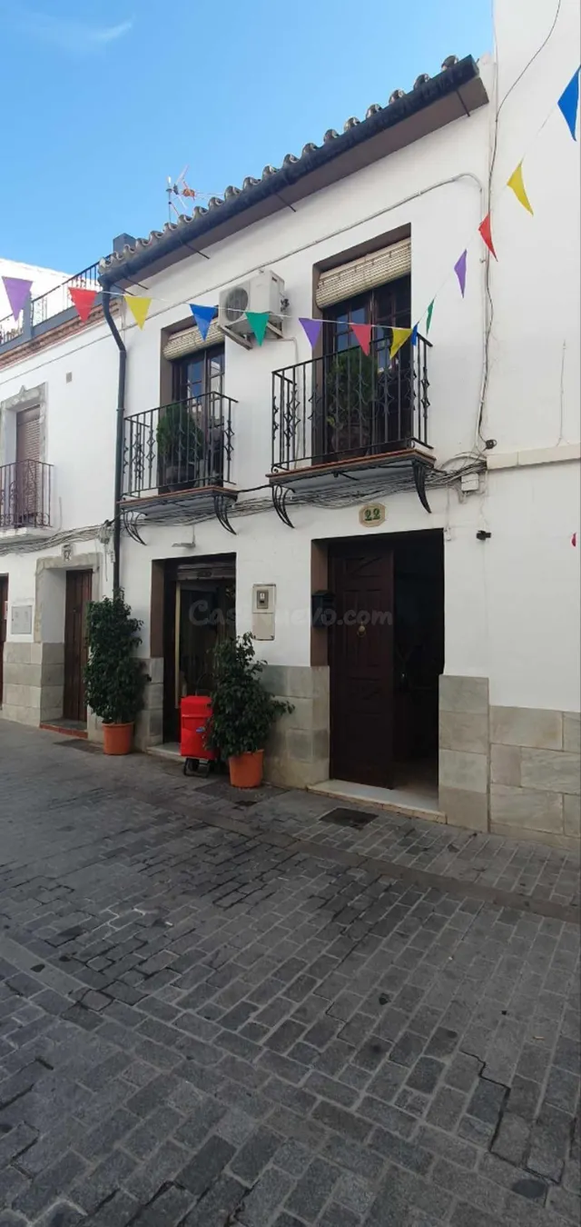 CASA CON LOCAL COMERCIAL EN YUNQUERA