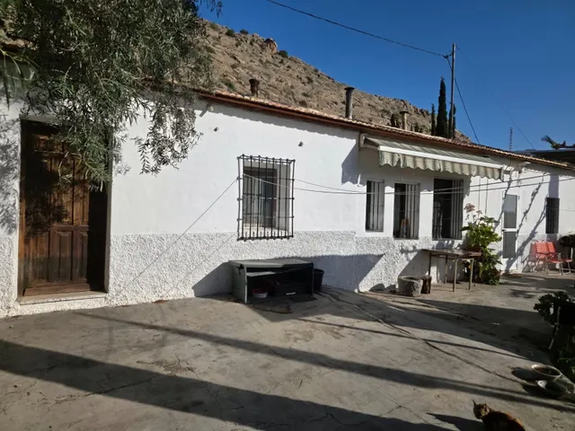 Casa con Piscina Privada y Amplias Posibilidades de Ampliaci - foto 4