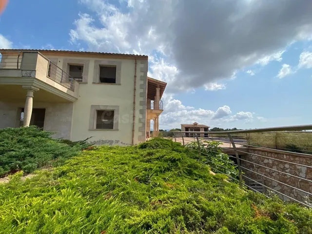 Finca rústica con edificación por terminar - foto 4