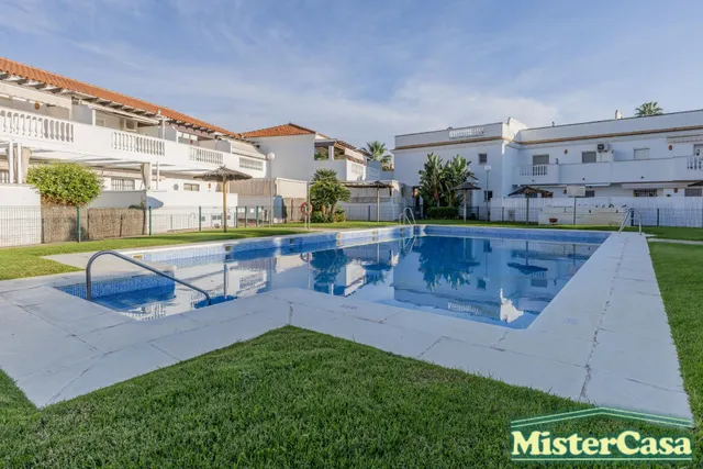 Exclusiva !!casa adosada en esquina con patio privado, piscina y aparcamiento propio en costa ballena, Rota — 31