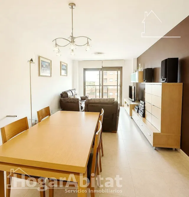 MUY AMPLIO Y EXTERIOR EN RESIDENCIAL CON GARAJE, TERRAZA Y PISCINA — 3