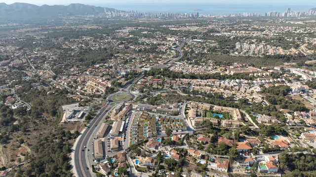 Nuevos chalets familiares en urbanización exclusiva con piscina privada y garaje — 11