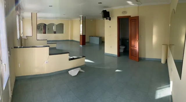 SE VENDE O ALQUILA ENTREPLANTA COMERCIAL EN RIANXO — 8