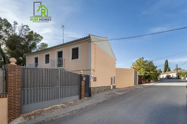 Amplia casa independiente de seis dormitorios a un paso del pantano de los Bermejales — 14