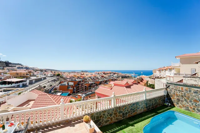 Elegante villa de 4 dormitorios en Arguineguín | Vistas panorámicas al mar, gran parcela y un potencial excepcional! — 40