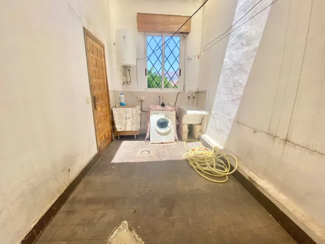 ESTUPENDA CASA EN LOS DESAMPARADOS, AMPLIA, CON PORCHE, TODA - foto 4