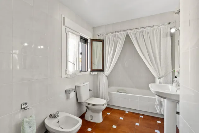 Villa Independiente de Estilo Andaluz en Arroyo de la Miel – Parcela de 813 m2 — 14