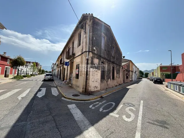 Casa en Almoines a reformar a su gusto en parcela de 242 m2 , en chaflán con patio. — 13