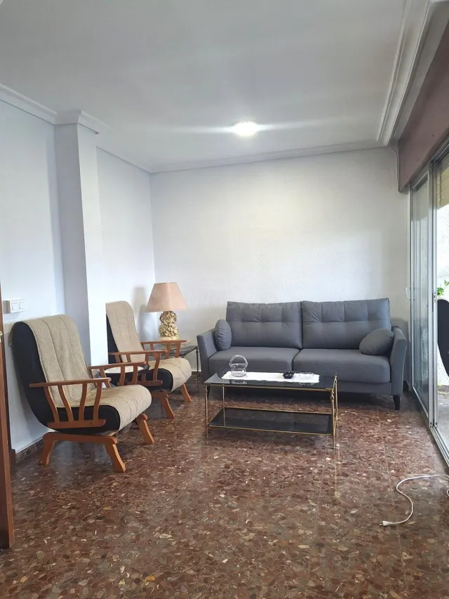 Alquiler de piso en Juan XXIII junto a tranvía - foto 4