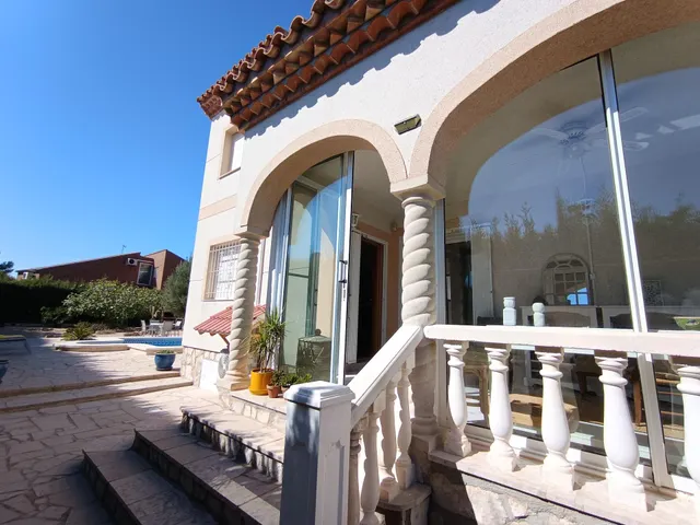 Exclusiva villa reformada y moderna con vistas al mar y montaña, piscina, cocina de verano y apartamento independiente — 13