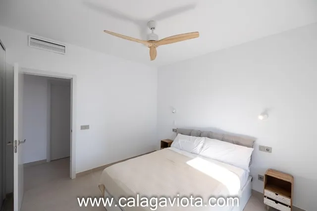 Planta baja con piscina privada y amplias terrazas — 21