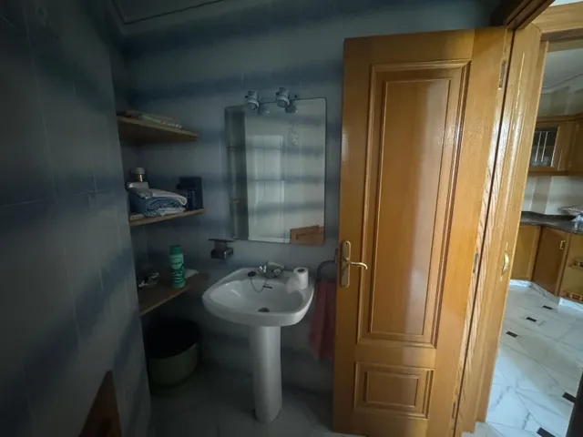 Edificio de dos apartamentos con terraza y garaje — 17