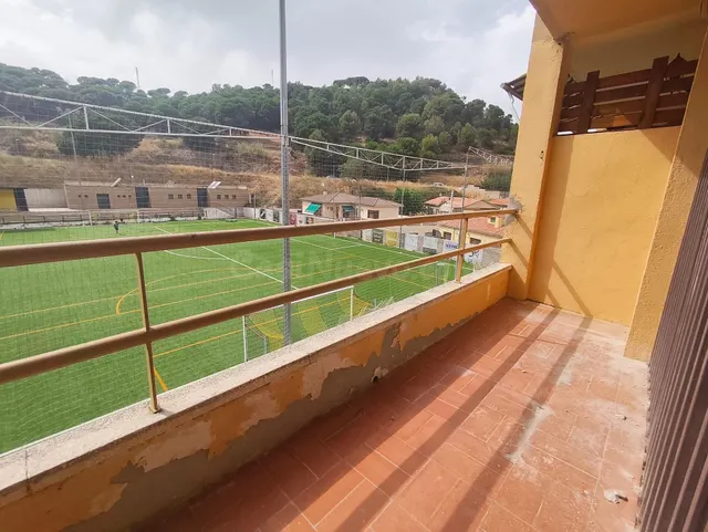Ático dúplex de 154 m2 para reformar en el centro de Capella - foto 3