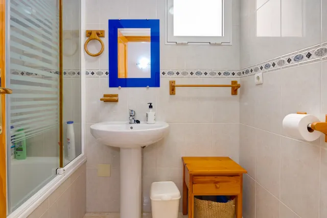 Apartamento de 2 dormitorios con piscina comunitaria en Torrevieja — 19