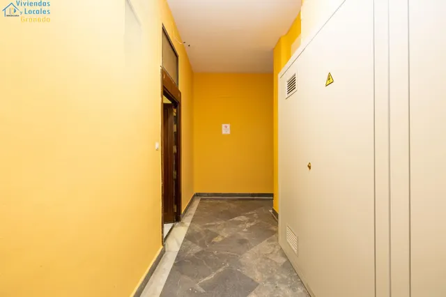 LOCAL COMERCIAL de 210 EN GRANADA. — 7