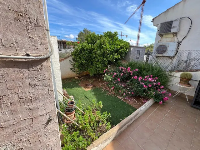 ADOSADO DE 3 habitaciones CON PARKING Y GRAN PISCINA COMUNITARIA CON JARDINES. — 27