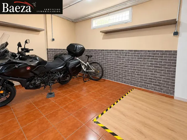 Bungalow totalmente reformado en venta, con piscina comunitaria, porche y garaje privado — 27