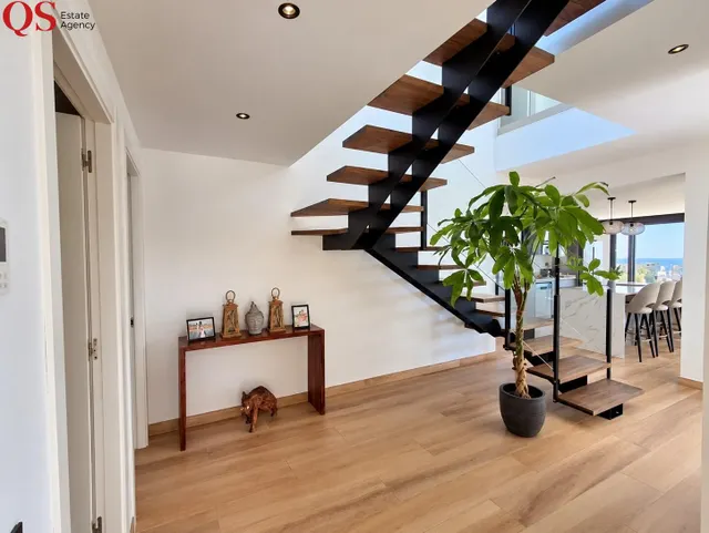 Villa contemporánea con piscina y vistas panorámicas al mar en Cunit — 23