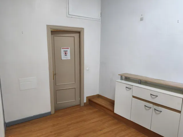 EN EXCLUSIVA LOCAL EN VENTA EN AVENIDA MOLIERE, MALAGA — 17