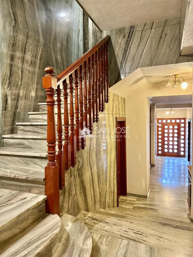 SE VENDE CASA CON PISCINA EN GLORIETA DE NOVELDA. — 41
