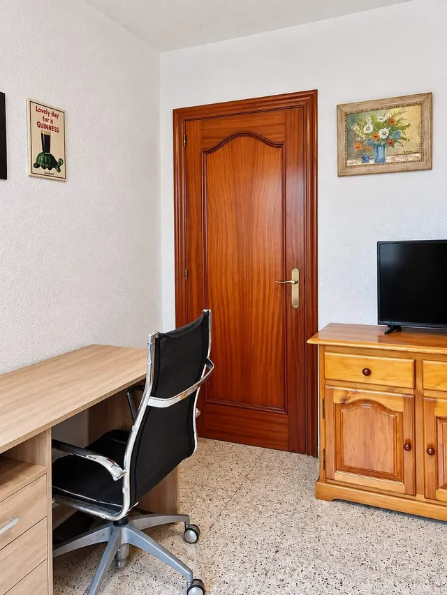 Vivienda amplia de 4 dormitorios cerca de la avenida Padre Esplá. — 13