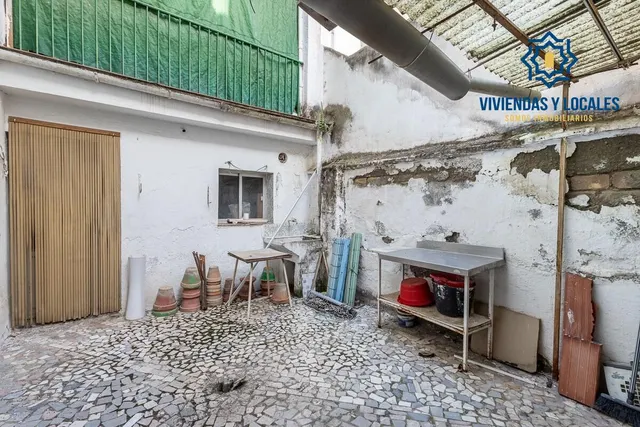Local adaptado a vivienda en el Zaidin. — 13