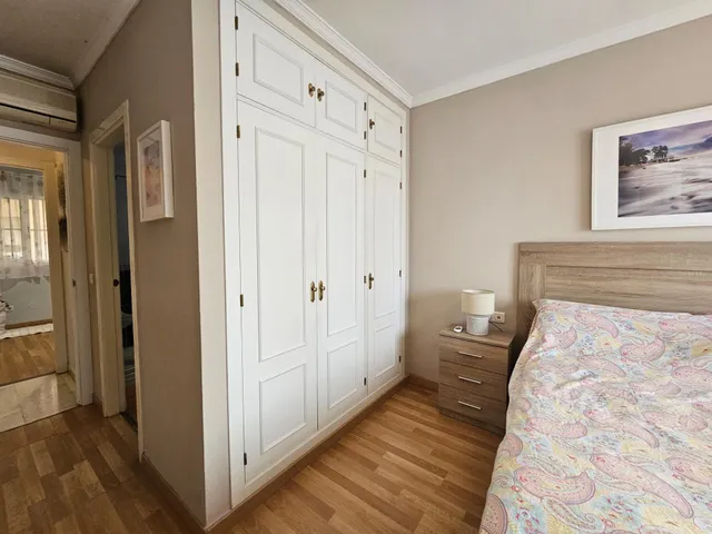Piso familiar con Garaje, Trastero y Piscina en El Pinillo, a 800 Metros del Mediterráneo — 35