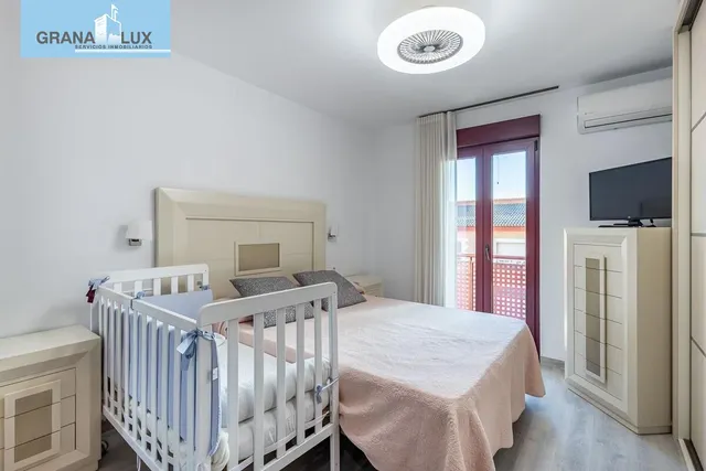 Amplia casa de 182 m2 con patio, gran sótano y a menos de 5 minutos del metro — 16