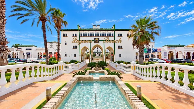Exclusivo piso todo exterior en Laguna Beach, Torrox