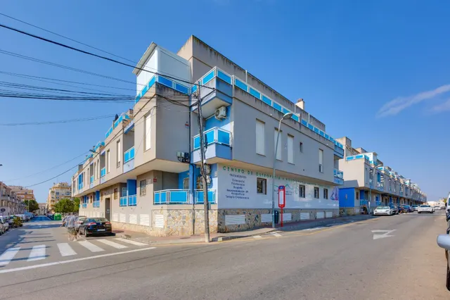 Venta de Apartamento 2 dormitorios zona Habaneras,piscina comunitaria en Torrevieja. — 35